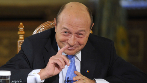 Domnu’ Basescu, cand vorbiti de mafia universitara, vorbiti si de aia care le-au dat diplome Elenelor dumneavoastra favorite?